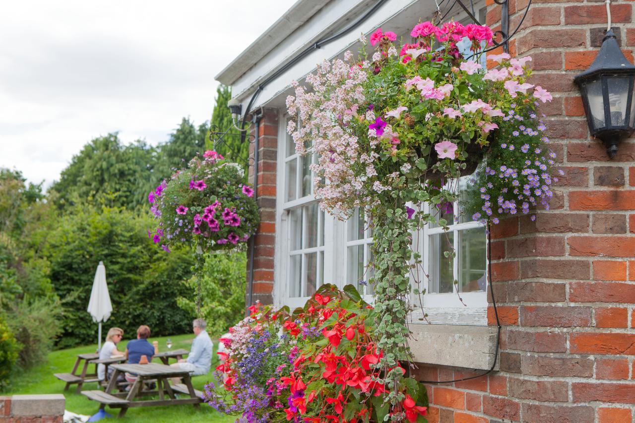 The Seven Stars Inn Pewsey ภายนอก รูปภาพ